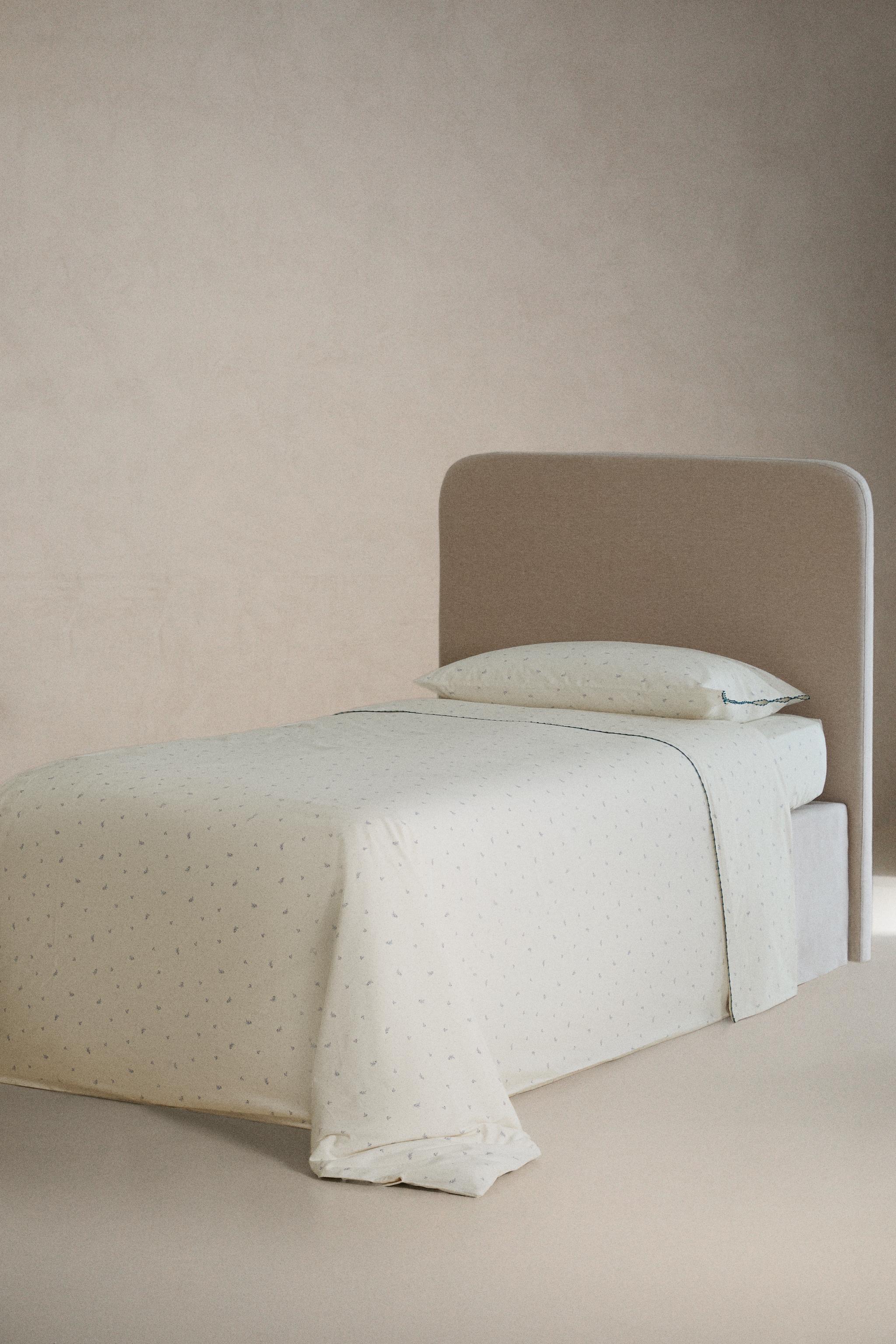 KIDS' COTTON FITTED SHEET WITH LEAVES AND DOTS